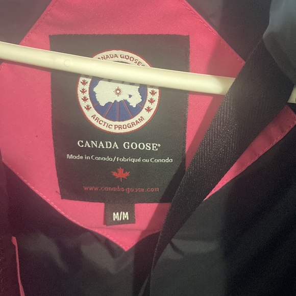 Women’s medium summit pink Montebello Parka - in excellent condition asking $750 - Picture 3 of 8